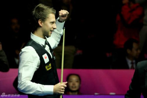 他抓住几乎 他抓住几乎